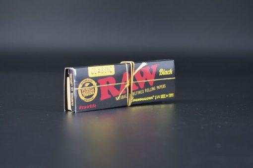 RAW CLASSIC BLACK CONNOISSEUR 1 1/4 SIZE ROLLING PAPERS + TIPS - Image 2