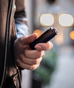 CRICKET DELUXE IS LUXURIOUS METAL LIGHTER - BLACK